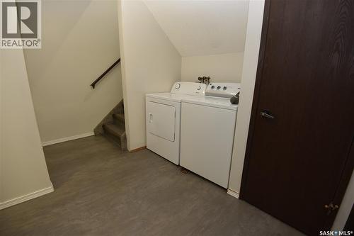 307 6Th Street E, Nipawin, SK - Indoor Photo Showing Laundry Room
