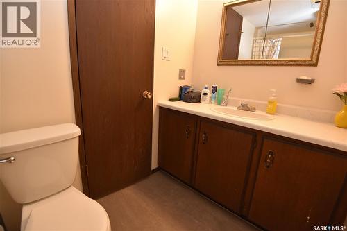 307 6Th Street E, Nipawin, SK - Indoor Photo Showing Bathroom