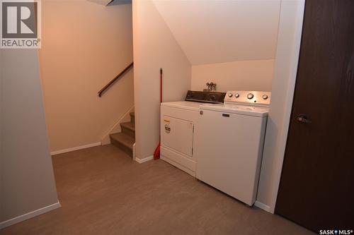 307 6Th Street E, Nipawin, SK - Indoor Photo Showing Laundry Room