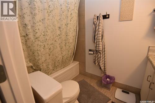 307 6Th Street E, Nipawin, SK - Indoor Photo Showing Bathroom