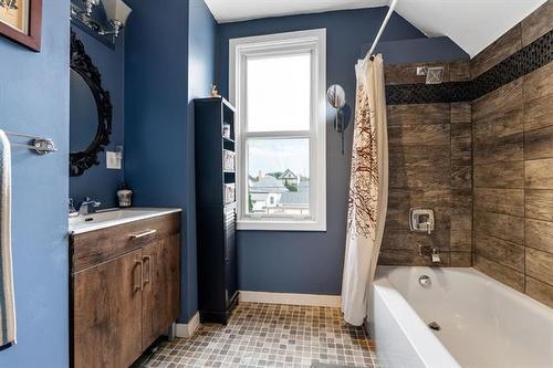 1465 Elgin Ave, Winnipeg, MB 
