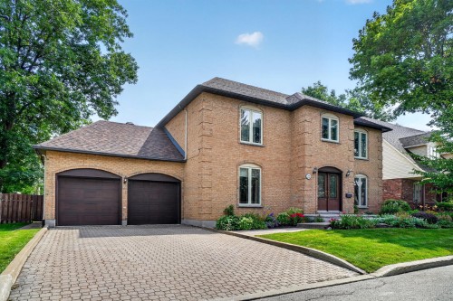25 Rue Desbarats  Kirkland, QC H9J 2P1