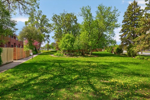 Exterior - 2-121Z Av. Vanguard, Pointe-Claire, QC 
