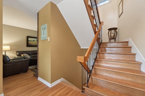 Staircase - 2-121Z Av. Vanguard, Pointe-Claire, QC 