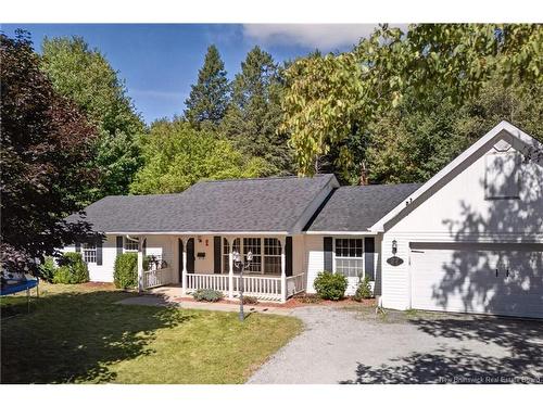 27 Cedar Ridge Dr, Douglas, NB 