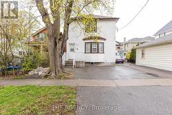 63 HOGARTH STREET  Oshawa, ON L1H 1Y5