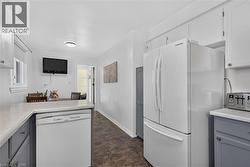 Large kitchen with breakfast area - 
