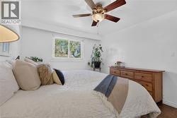 Primary bedroom with semi-ensuite access - 