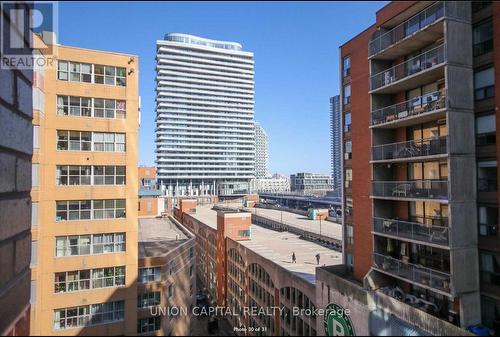 802 - 2A CHURCH STREET , Toronto, Ontario M5E 1Z4 2
