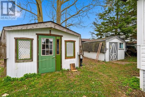 5 Trailer Park Road, Howick, ON 