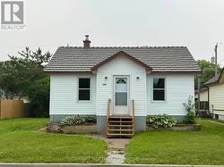 1004 GORE STREET W  Thunder Bay (Westfort), ON P7E 3T1