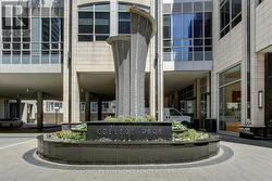 3305 - 761 BAY STREET  Toronto, ON M5G 2R2