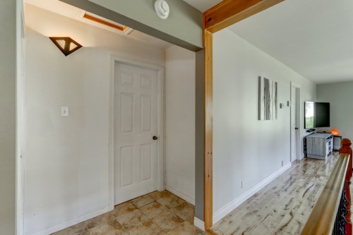 Passageway - 908 Route Morin, Val-David, QC 