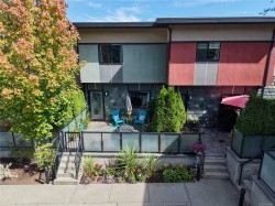 #7-2321 Island View Rd  Central Saanich, BC V8Z 0C9