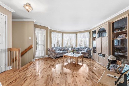 Living Room - 19 Rue Pierre-Régis, Notre-Dame-Des-Prairies, QC 