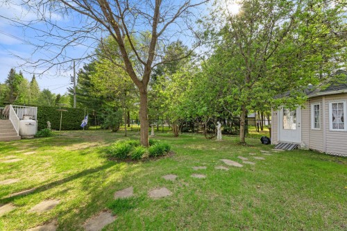 Courtyard - 19 Rue Pierre-Régis, Notre-Dame-Des-Prairies, QC 