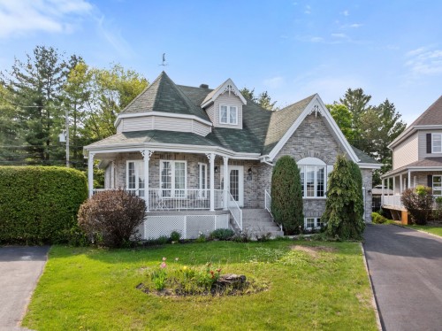 Front of Structure - 19 Rue Pierre-Régis, Notre-Dame-Des-Prairies, QC 