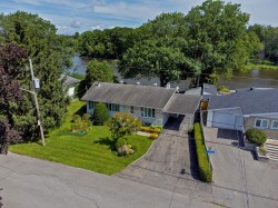 51 Rue Maurice  Laval (Saint-François), QC H7J 1B4