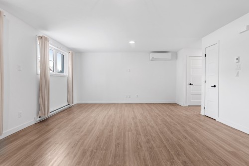 Living Room - 768  - 772 Ch. St-Jean, Saint-Paul, QC 