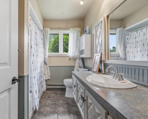 Bathroom - 124 3E Avenue, Notre-Dame-Des-Prairies, QC 