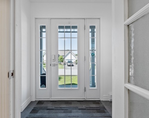 Mud Room - 29 Rue Léger, Notre-Dame-Des-Prairies, QC 