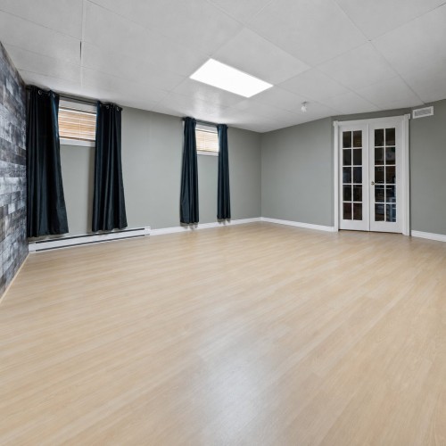 Family Room - 29 Rue Léger, Notre-Dame-Des-Prairies, QC 