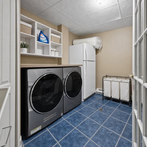 Laundry - 29 Rue Léger, Notre-Dame-Des-Prairies, QC 
