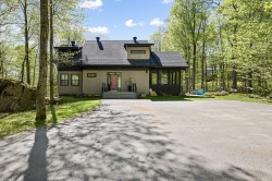 54 Ch. des Merisiers  Sainte-Anne-Des-Lacs, QC J0B 1B0