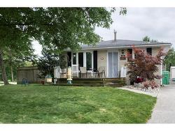 519 OOZLOFFSKY Street Petrolia, ON N0N 1R0