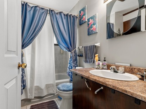 Salle de bains - 154 Av. Des Pins, Lavaltrie, QC 