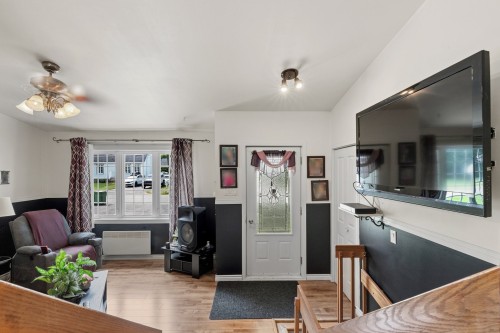 Hall d'entrée/Vestibule - 154 Av. Des Pins, Lavaltrie, QC 
