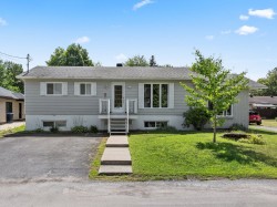 391 Rue Ostiguy  Lavaltrie, QC J5T 2N2