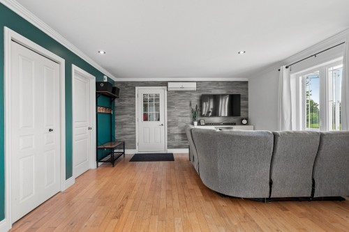 Salon - 1654 Rue Principale, Saint-Cuthbert, QC 