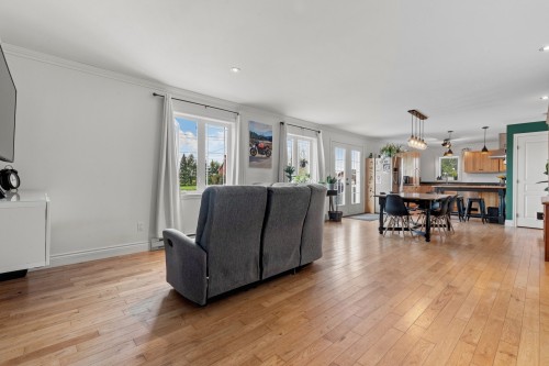 Salon - 1654 Rue Principale, Saint-Cuthbert, QC 