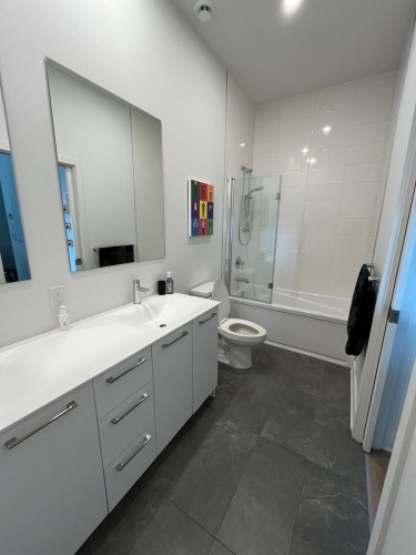 Salle de bains - 507-1355 Boul. Le Corbusier, Laval (Laval-Des-Rapides), QC 