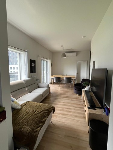 Salon - 507-1355 Boul. Le Corbusier, Laval (Laval-Des-Rapides), QC 