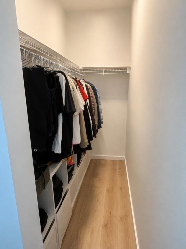 Penderie (Walk-in) - 507-1355 Boul. Le Corbusier, Laval (Laval-Des-Rapides), QC 