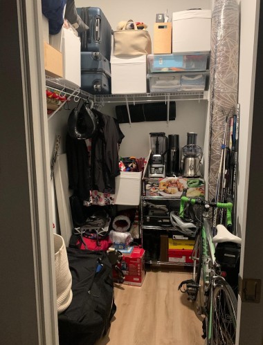 Penderie (Walk-in) - 507-1355 Boul. Le Corbusier, Laval (Laval-Des-Rapides), QC 