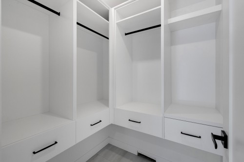 Penderie (Walk-in) - 10 Av. Lakeside, Pointe-Claire, QC 