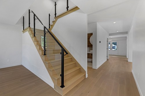 Escalier - 10 Av. Lakeside, Pointe-Claire, QC 