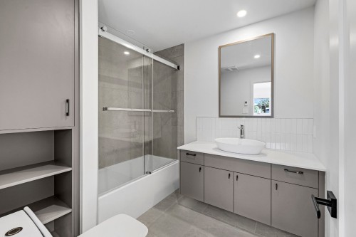 Salle de bains attenante à la CCP - 10 Av. Lakeside, Pointe-Claire, QC 
