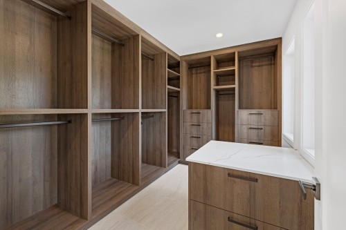 Penderie (Walk-in) - 10 Av. Lakeside, Pointe-Claire, QC 
