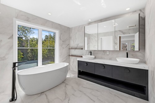 Salle de bains attenante à la CCP - 10 Av. Lakeside, Pointe-Claire, QC 