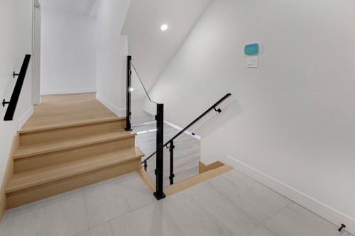 Escalier - 10 Av. Lakeside, Pointe-Claire, QC 