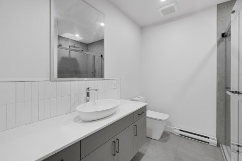 Salle de bains - 10 Av. Lakeside, Pointe-Claire, QC 