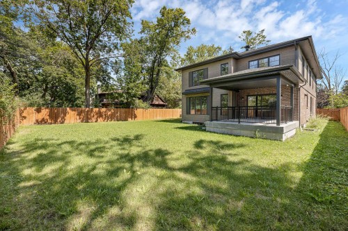 Cour - 10 Av. Lakeside, Pointe-Claire, QC 