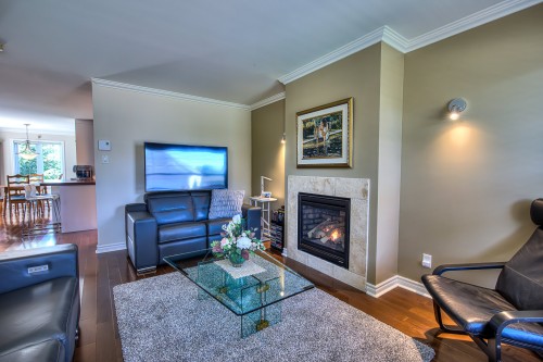 Salon - 8035 Rue Du Millet, Mirabel, QC 