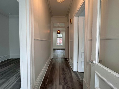 Mud Room - 2223 Rue St-Jacques, Montréal (Le Sud-Ouest), QC 