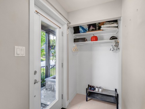 Mud Room - 485 Rue St-Alphonse S., Magog, QC 