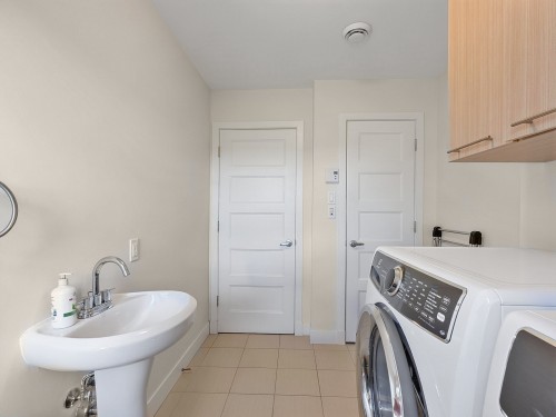 Powder room - 485 Rue St-Alphonse S., Magog, QC 